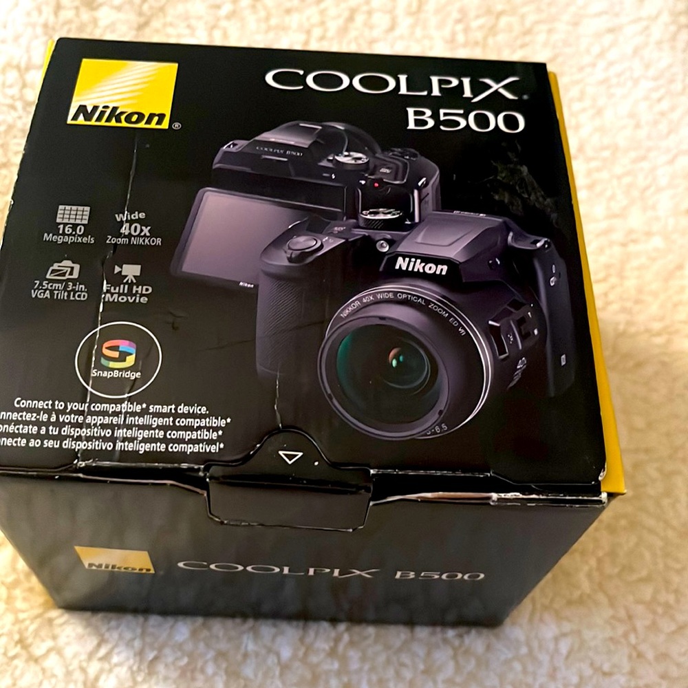 Cool pix camera b500 Nikon Brand new never used bought 12/18